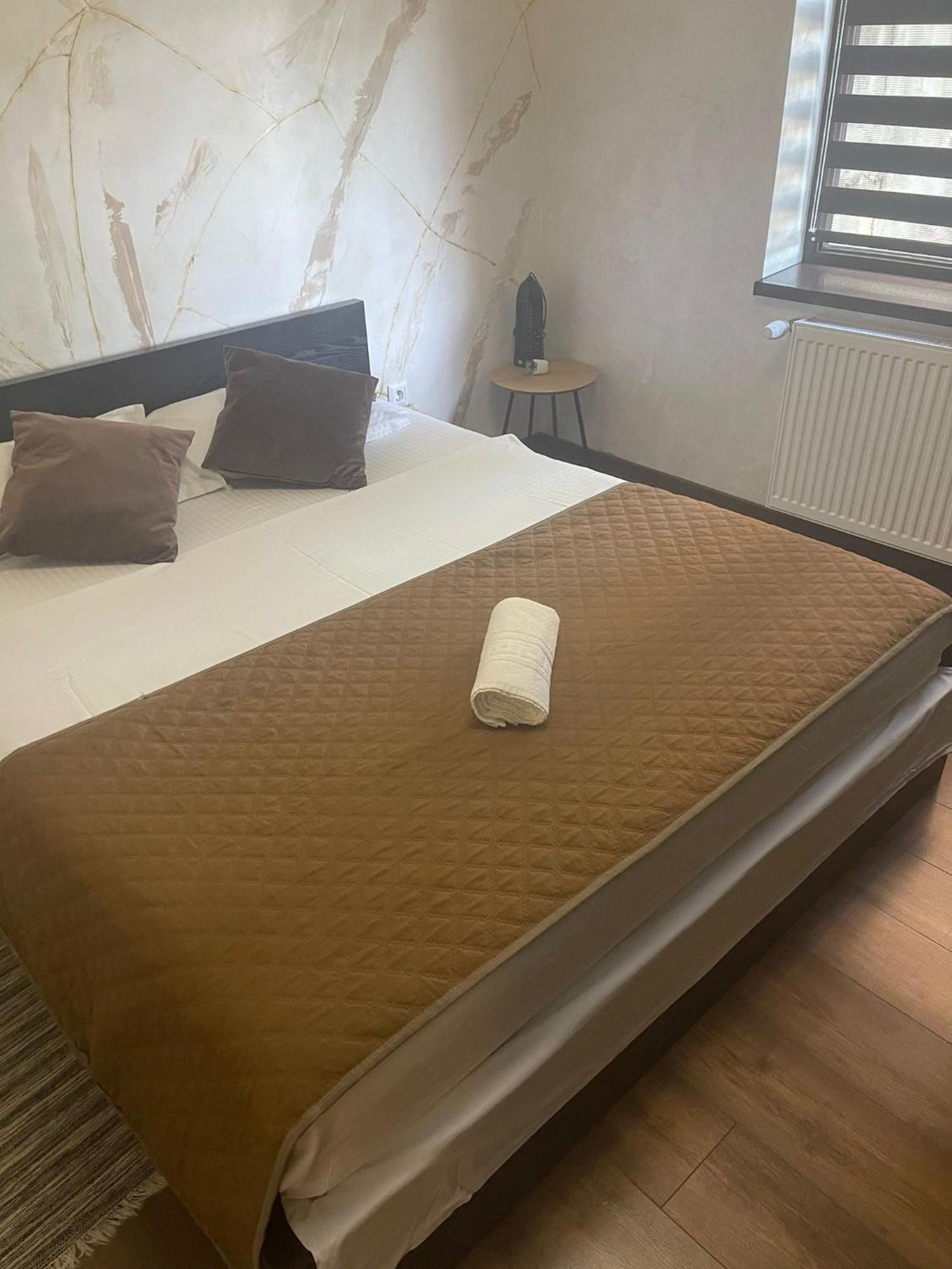 Guest House Targu Jiu Exterior photo